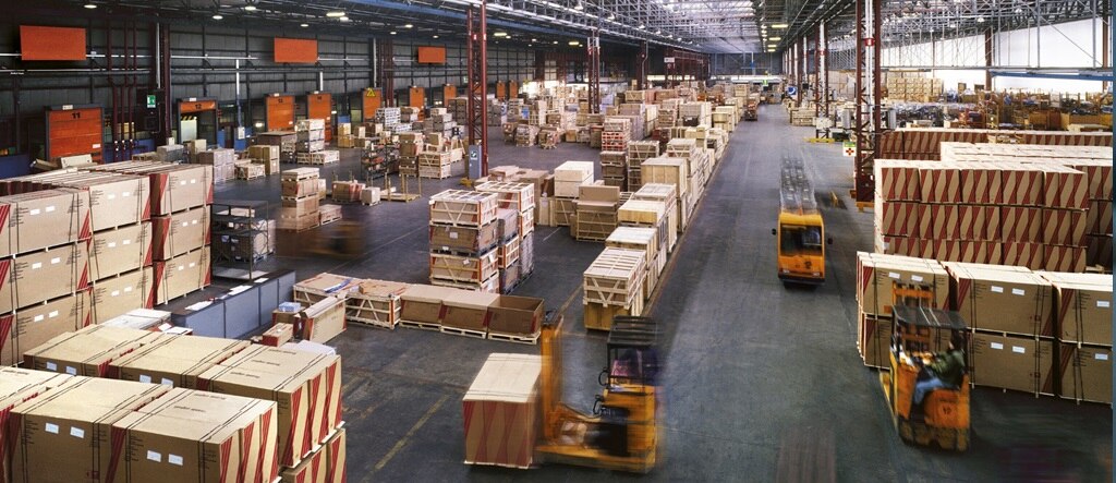 une photo d’un entrepôt